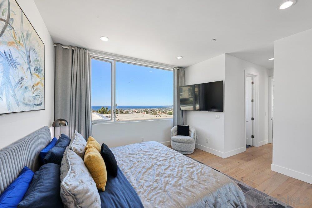 Detail Gallery Image 31 of 43 For 4545 Newport  Ave, San Diego,  CA 92107 - 4 Beds | 3/1 Baths