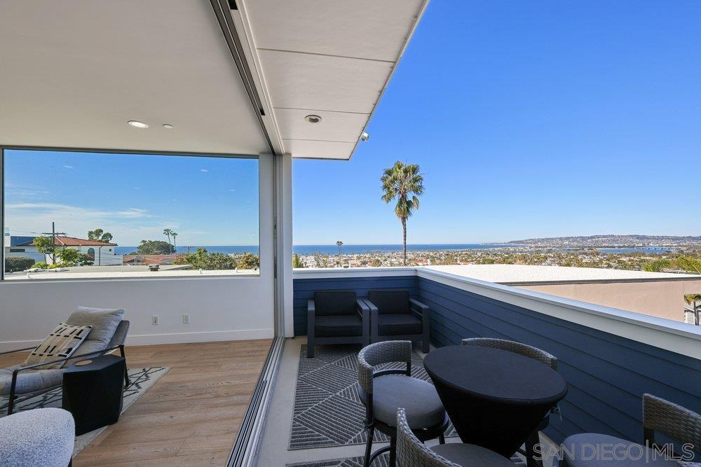 Detail Gallery Image 9 of 49 For 4545 Newport  Ave, San Diego,  CA 92107 - 4 Beds | 3/1 Baths