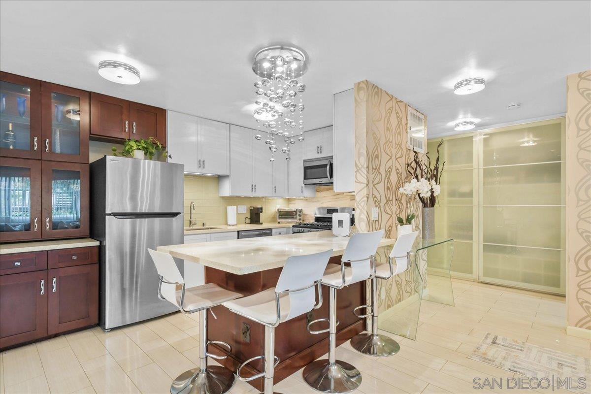 Detail Gallery Image 2 of 13 For 13754  Mango Drive  #123,  Del Mar,  CA 92014 - 1 Beds | 1 Baths