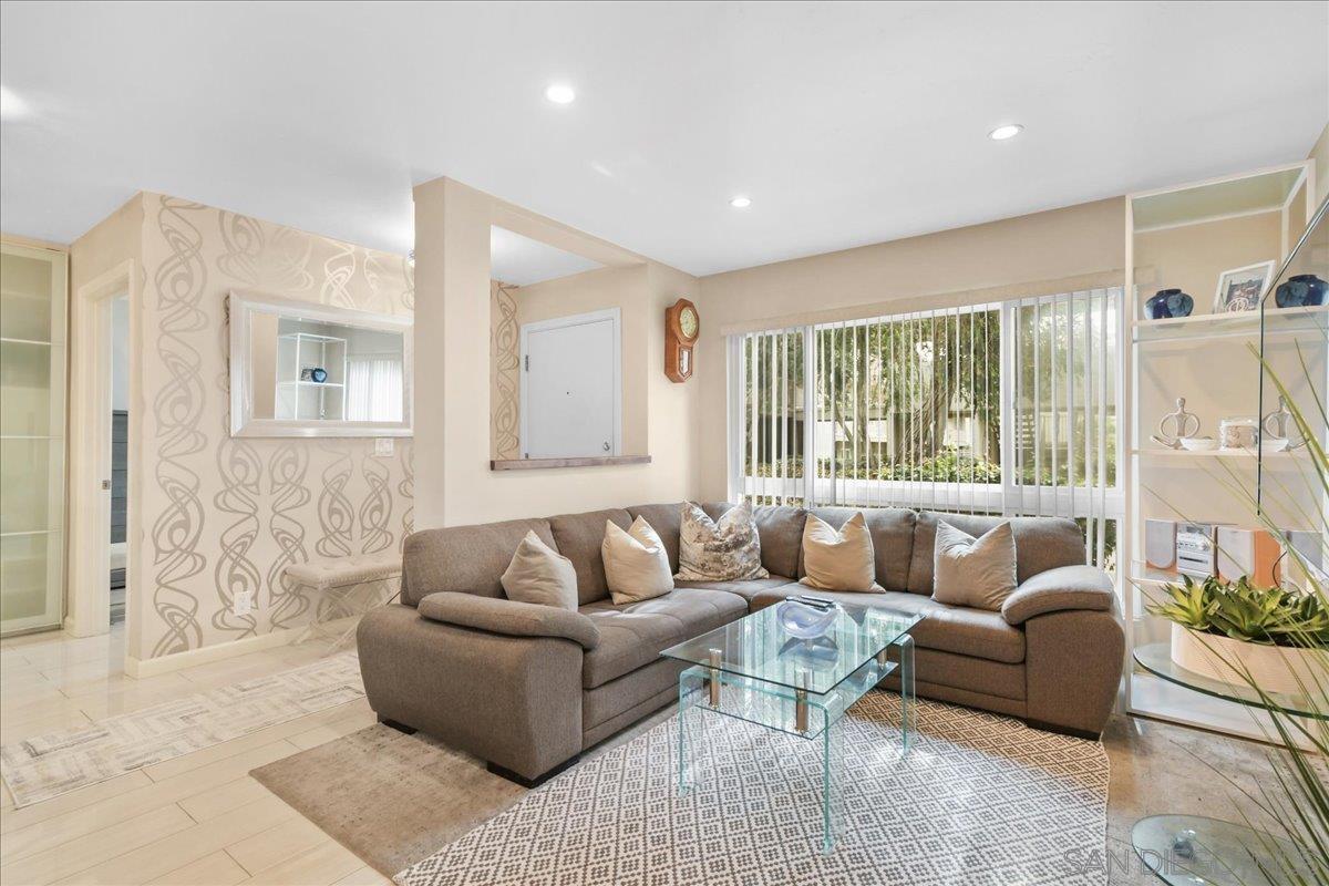 Detail Gallery Image 5 of 13 For 13754  Mango Drive  #123,  Del Mar,  CA 92014 - 1 Beds | 1 Baths