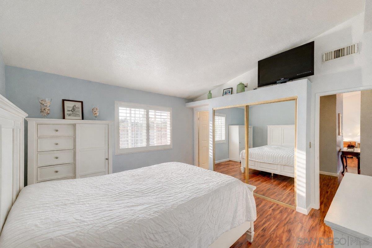 Detail Gallery Image 11 of 31 For 2123  Fiori Dr, Vista,  CA 92084 - 2 Beds | 2 Baths