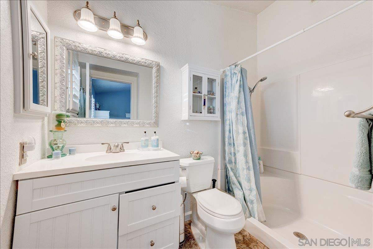 Detail Gallery Image 14 of 31 For 2123  Fiori Dr, Vista,  CA 92084 - 2 Beds | 2 Baths