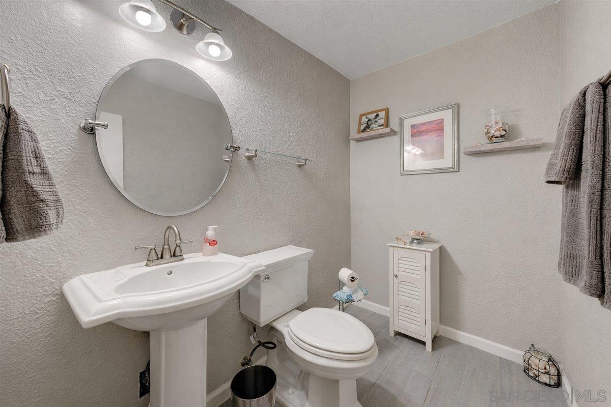 Detail Gallery Image 16 of 31 For 2123  Fiori Dr, Vista,  CA 92084 - 2 Beds | 2 Baths