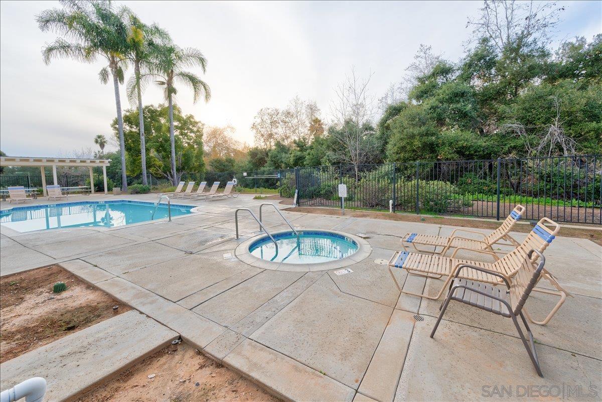 Detail Gallery Image 26 of 31 For 2123  Fiori Dr, Vista,  CA 92084 - 2 Beds | 2 Baths