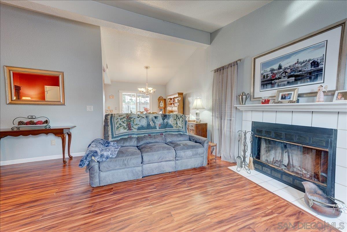 Detail Gallery Image 4 of 28 For 2123  Fiori Dr, Vista,  CA 92084 - 2 Beds | 1/1 Baths