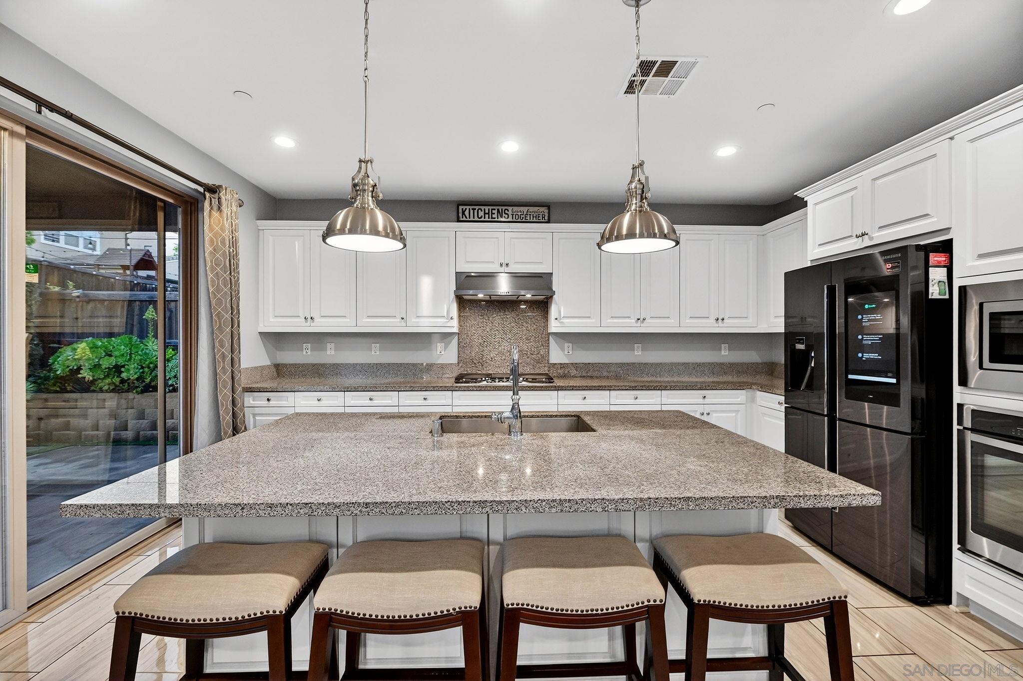 Detail Gallery Image 6 of 49 For 971  Camino Levante, Chula Vista,  CA 91913 - 5 Beds | 3/1 Baths