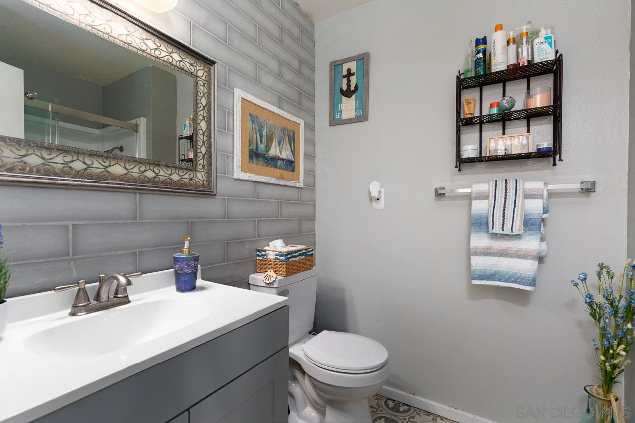 Detail Gallery Image 16 of 33 For 730  Lonsdale Ln, Vista,  CA 92084 - 4 Beds | 2 Baths