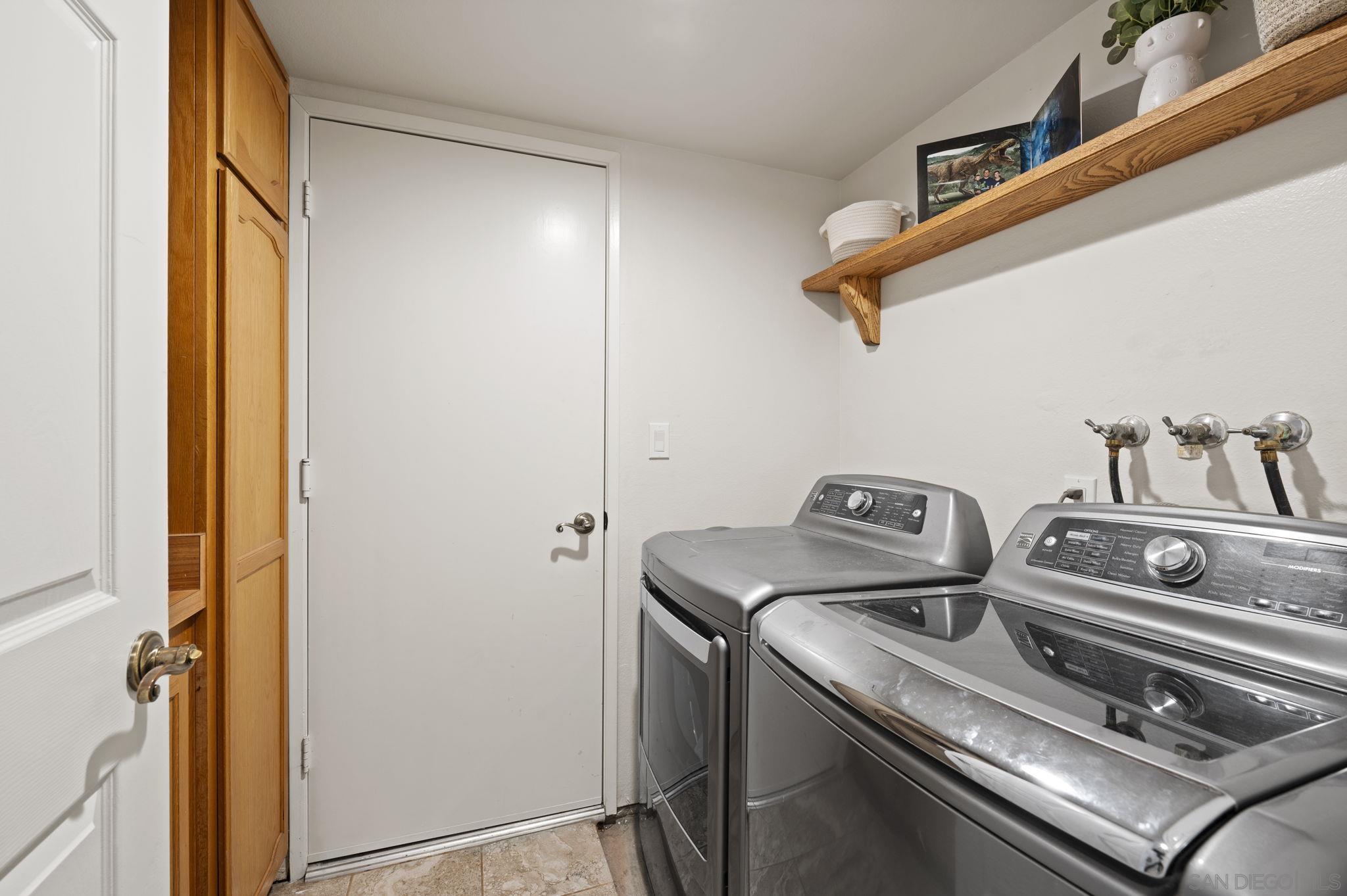 Detail Gallery Image 13 of 67 For 14725  Fieldview Way, Poway,  CA 92064 - 5 Beds | 3 Baths