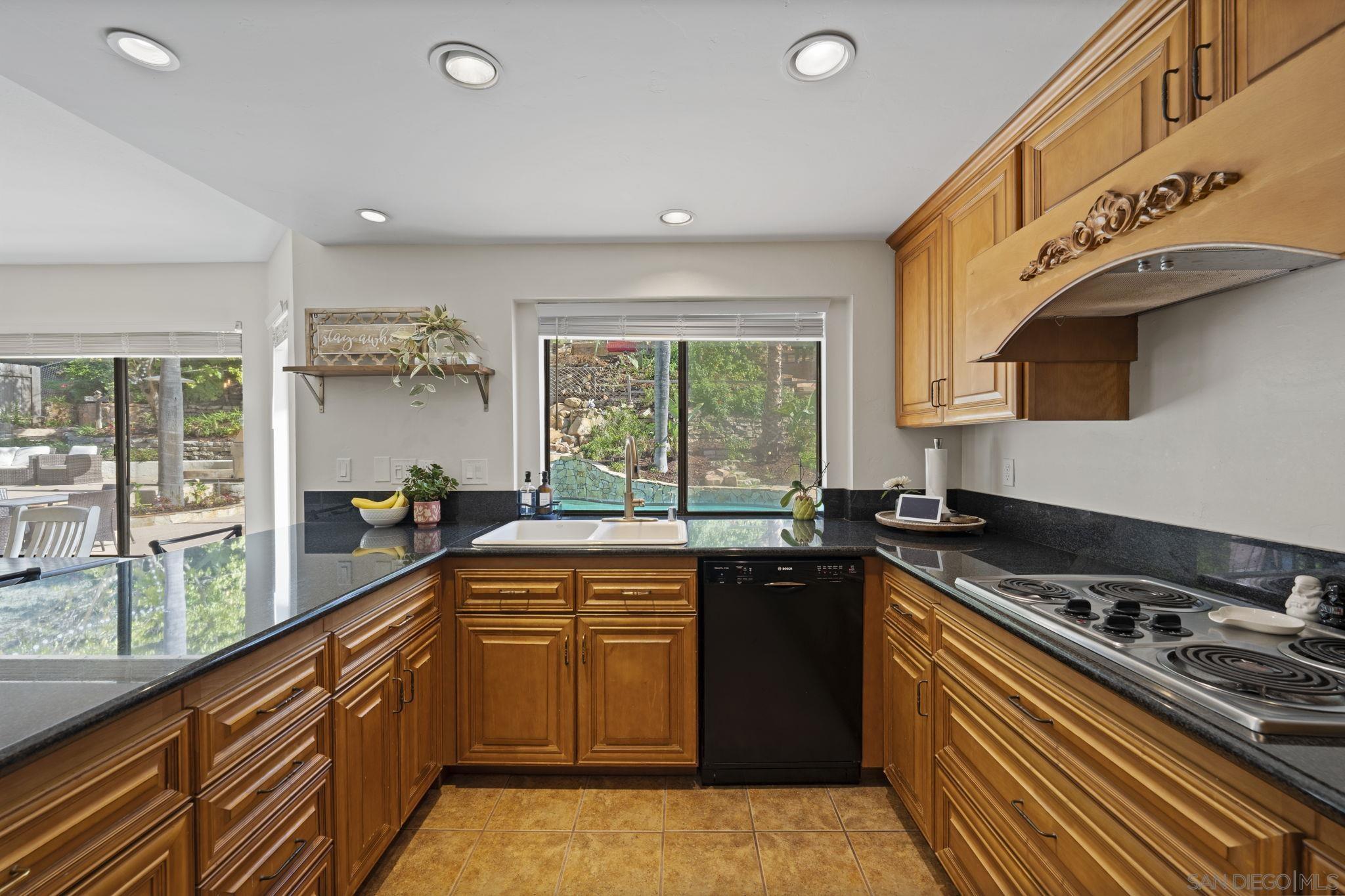 Detail Gallery Image 21 of 67 For 14725  Fieldview Way, Poway,  CA 92064 - 5 Beds | 3 Baths