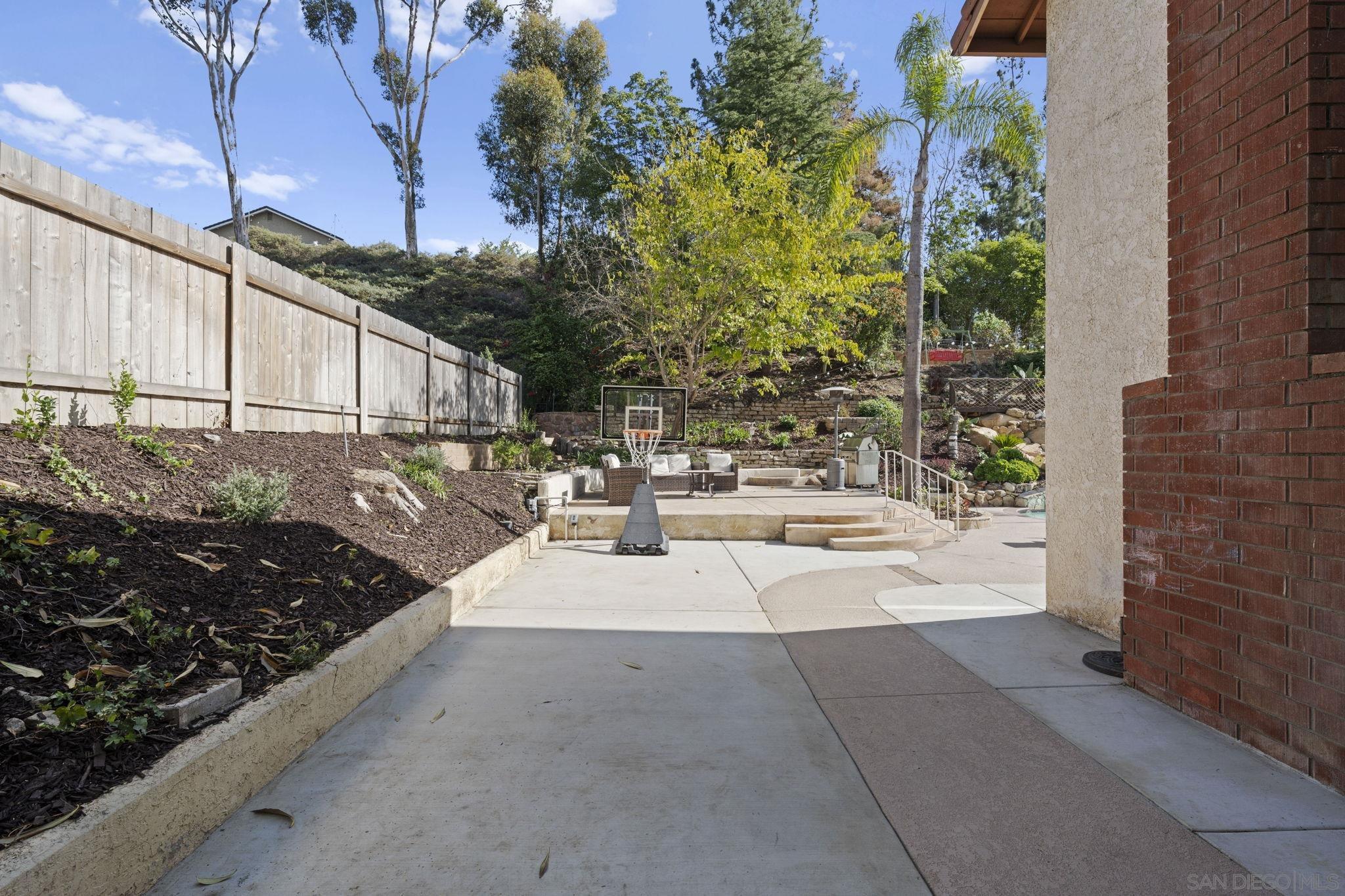 Detail Gallery Image 42 of 67 For 14725  Fieldview Way, Poway,  CA 92064 - 5 Beds | 3 Baths