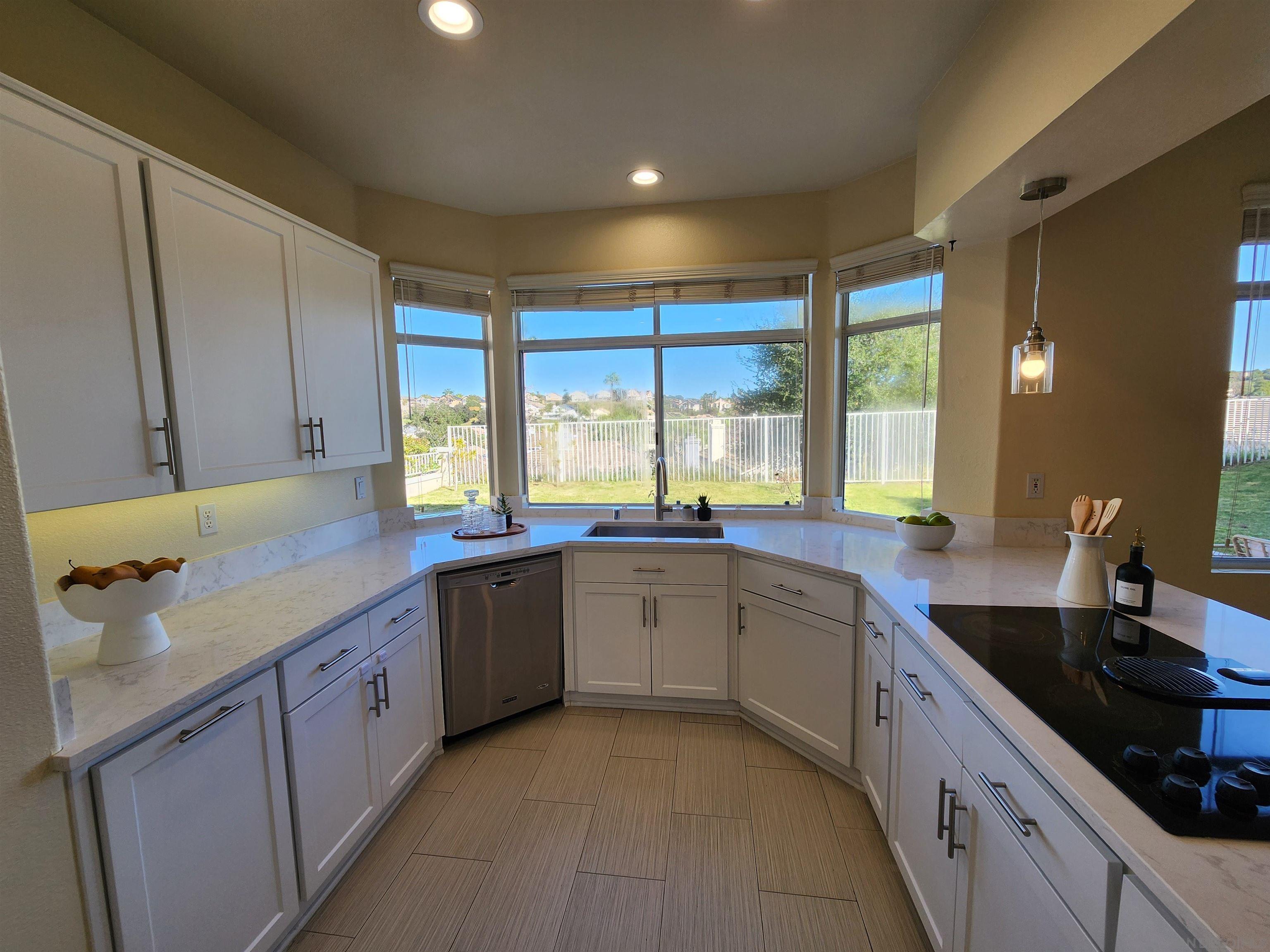 Detail Gallery Image 8 of 30 For 18167  Sun Maiden Court, San Diego,  CA 92127 - 4 Beds | 2/1 Baths