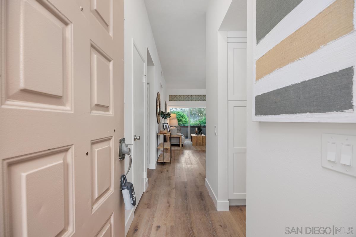 Detail Gallery Image 4 of 26 For 2808  Winthrop, Carlsbad,  CA 92010 - 2 Beds | 2 Baths