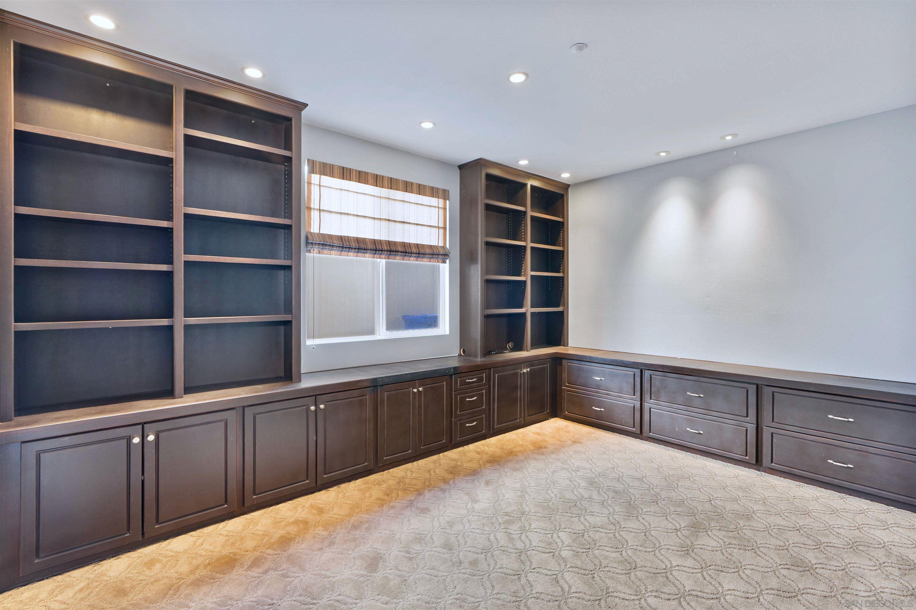 Detail Gallery Image 9 of 50 For 16220  Palomino Mesa Ct, San Diego,  CA 92127 - 5 Beds | 4 Baths