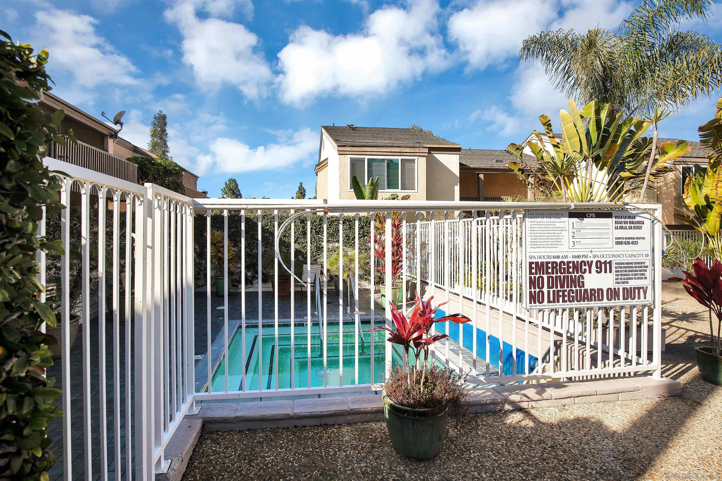 Detail Gallery Image 11 of 13 For 8640  via Mallorca  H, La Jolla,  CA 92037 - 1 Beds | 1 Baths