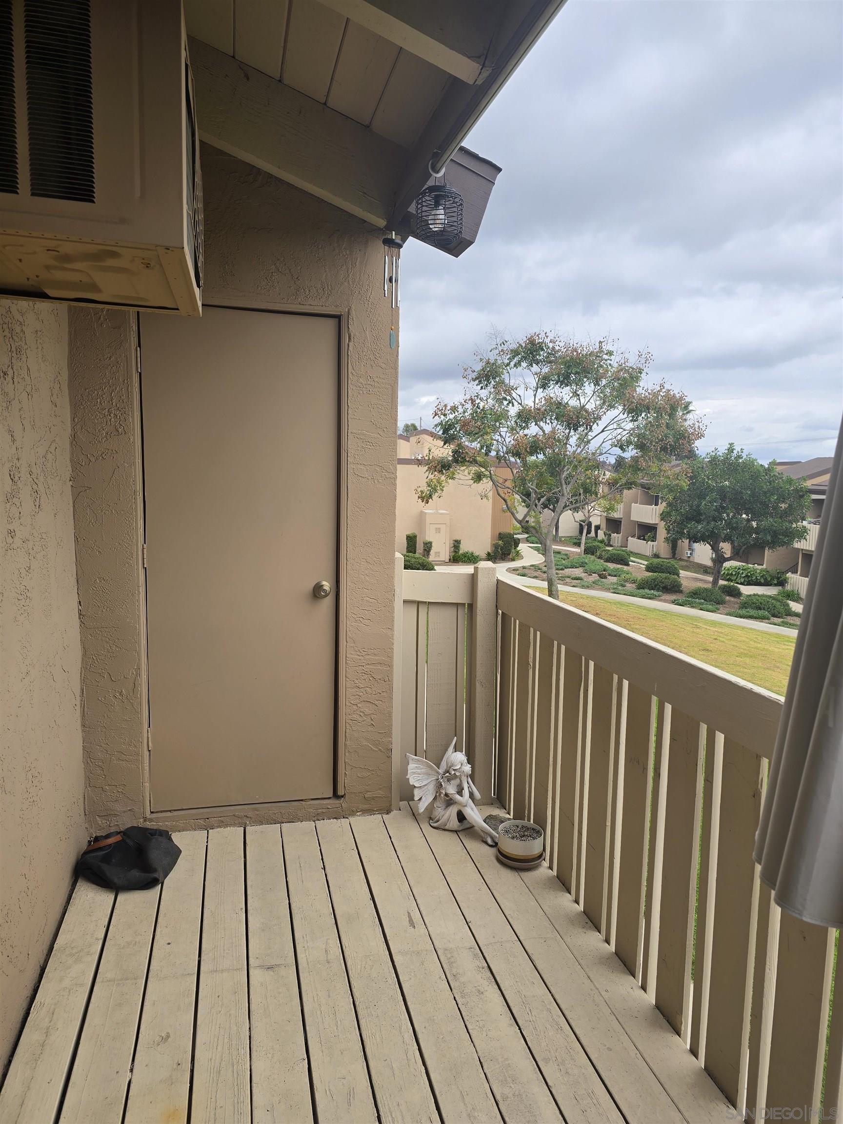 Detail Gallery Image 11 of 21 For 1050  Rock Springs Rd  #240,  Escondido,  CA 92026 - 2 Beds | 1 Baths