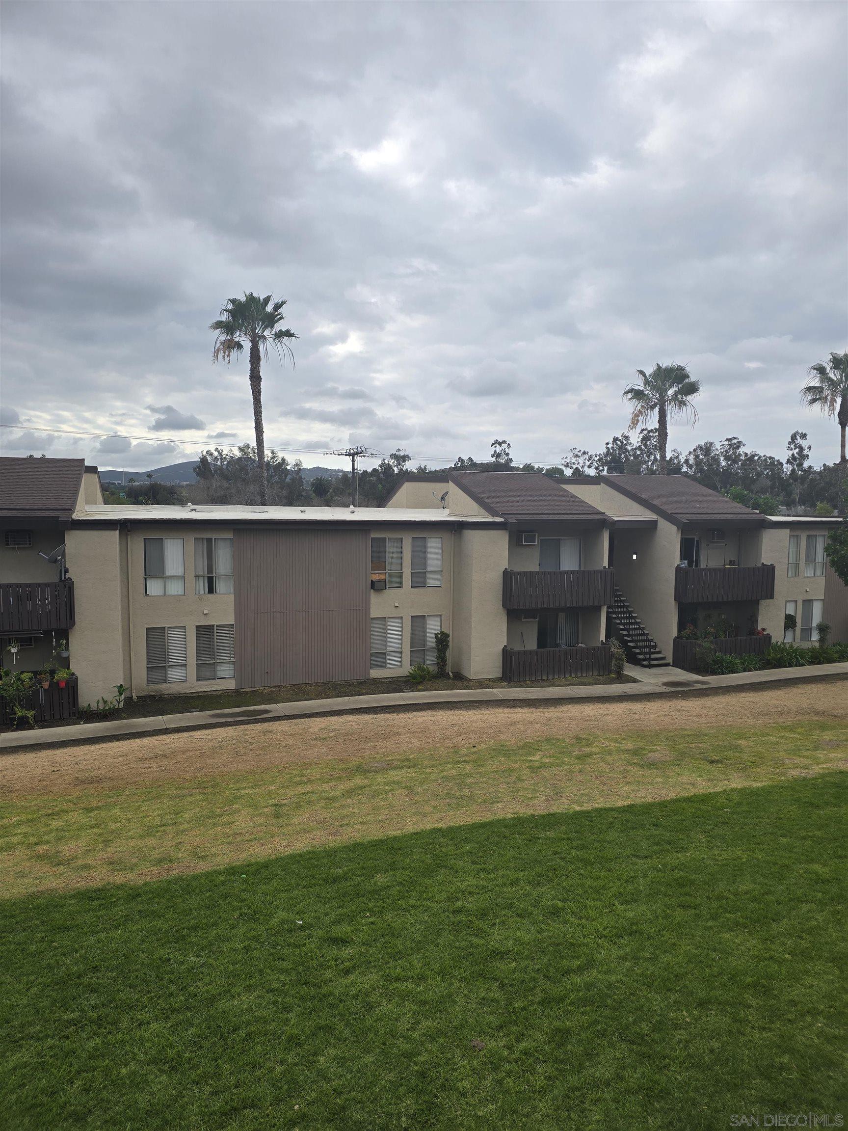 Detail Gallery Image 14 of 21 For 1050  Rock Springs Rd  #240,  Escondido,  CA 92026 - 2 Beds | 1 Baths