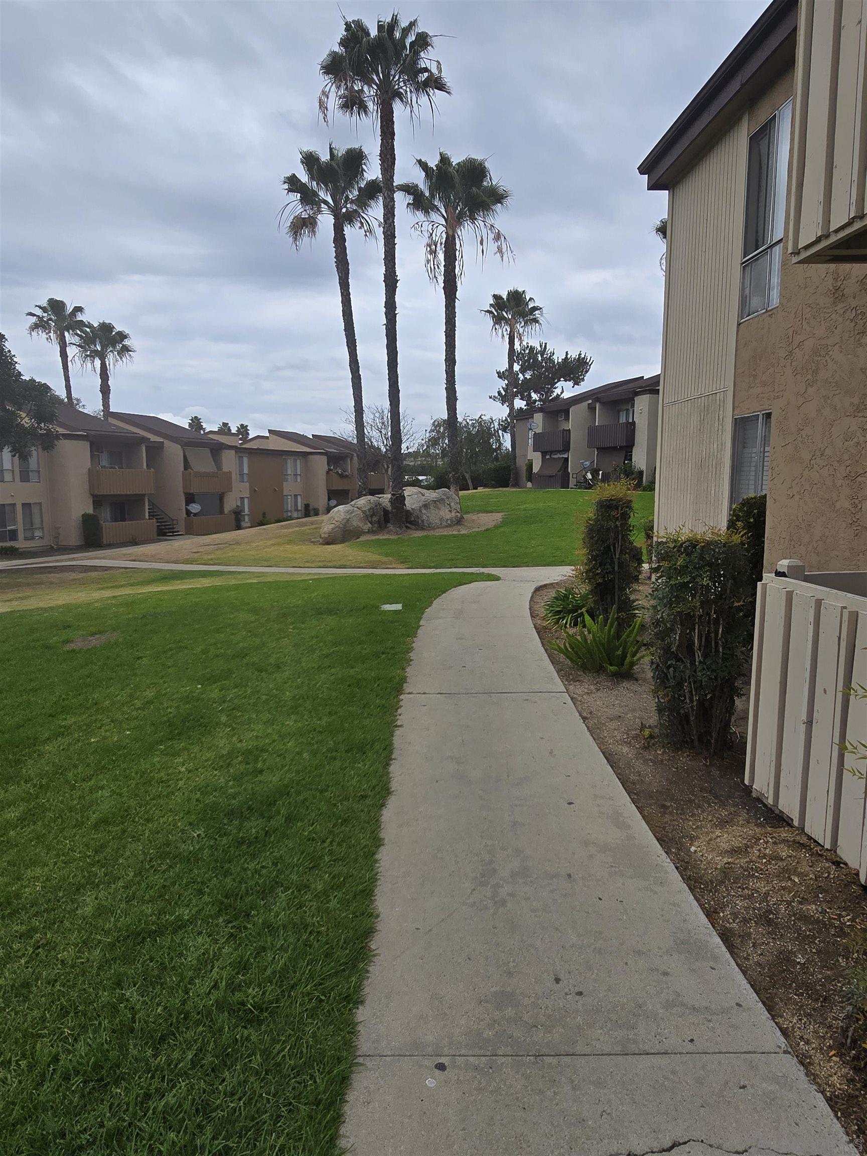 Detail Gallery Image 16 of 21 For 1050  Rock Springs Rd  #240,  Escondido,  CA 92026 - 2 Beds | 1 Baths