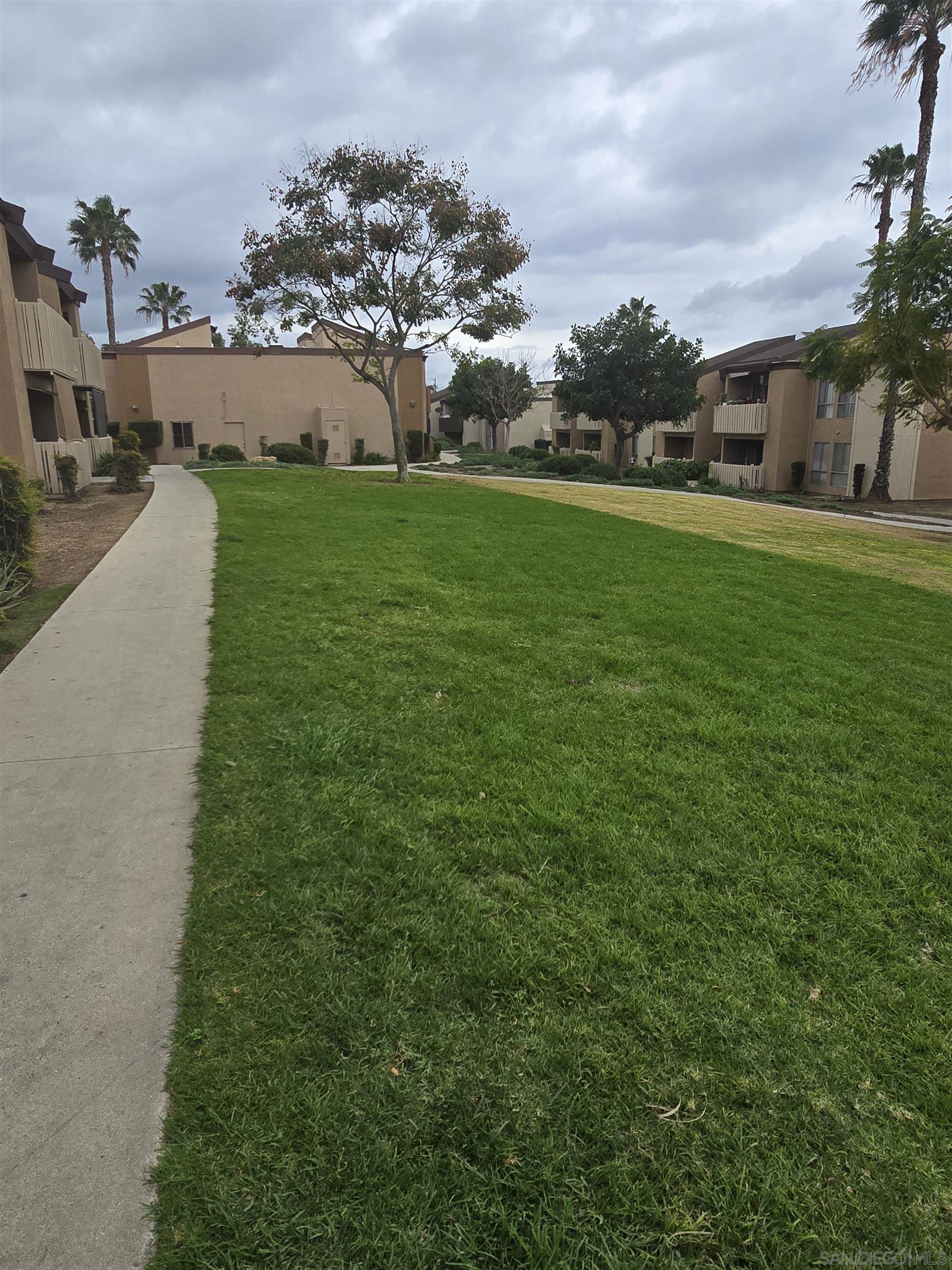 Detail Gallery Image 17 of 21 For 1050  Rock Springs Rd  #240,  Escondido,  CA 92026 - 2 Beds | 1 Baths