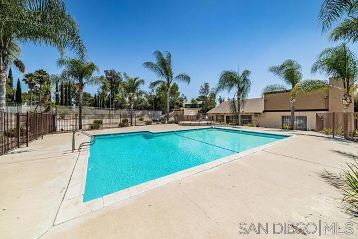 Detail Gallery Image 20 of 21 For 1050  Rock Springs Rd  #240,  Escondido,  CA 92026 - 2 Beds | 1 Baths