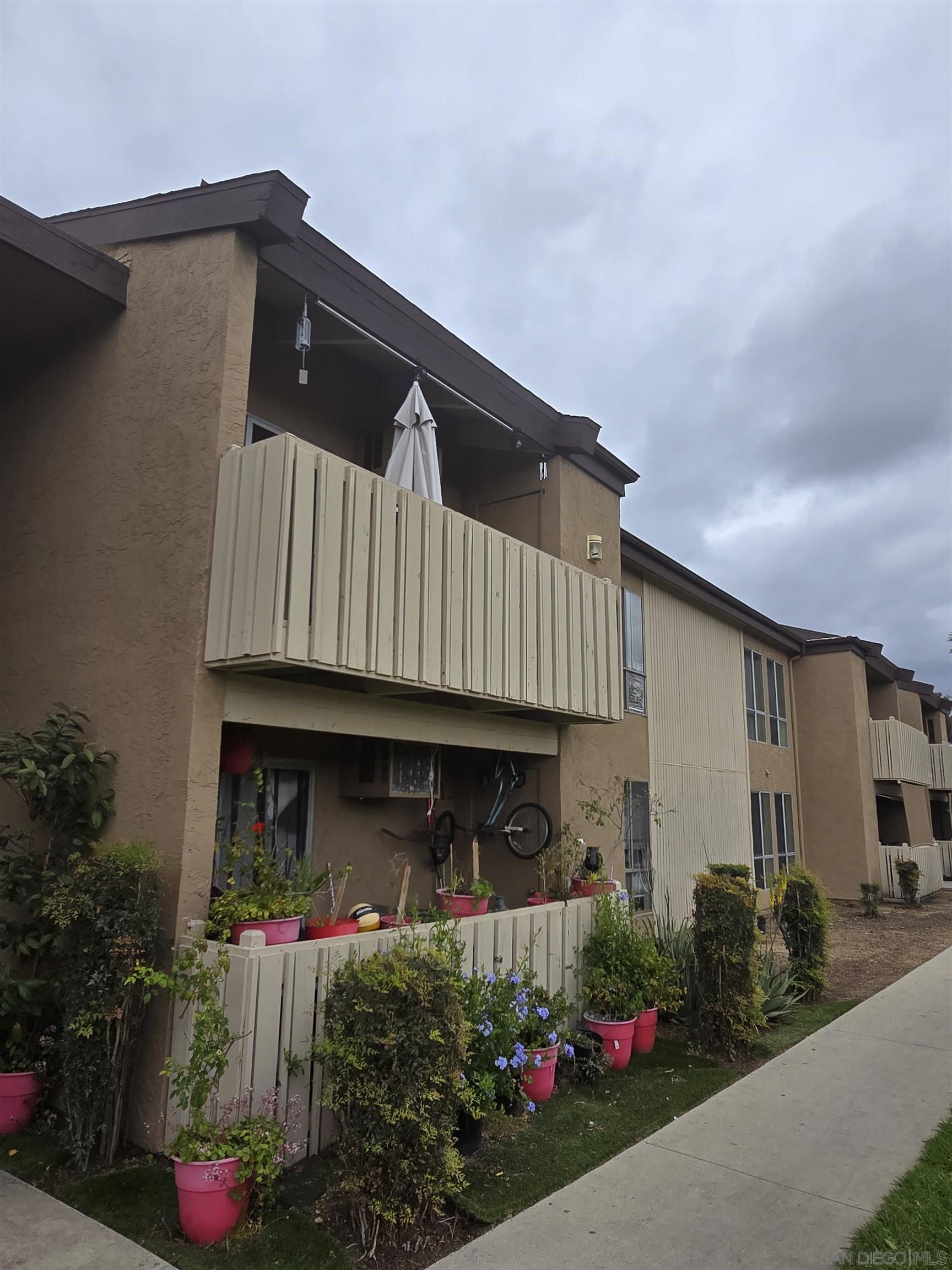 Detail Gallery Image 6 of 21 For 1050  Rock Springs Rd  #240,  Escondido,  CA 92026 - 2 Beds | 1 Baths