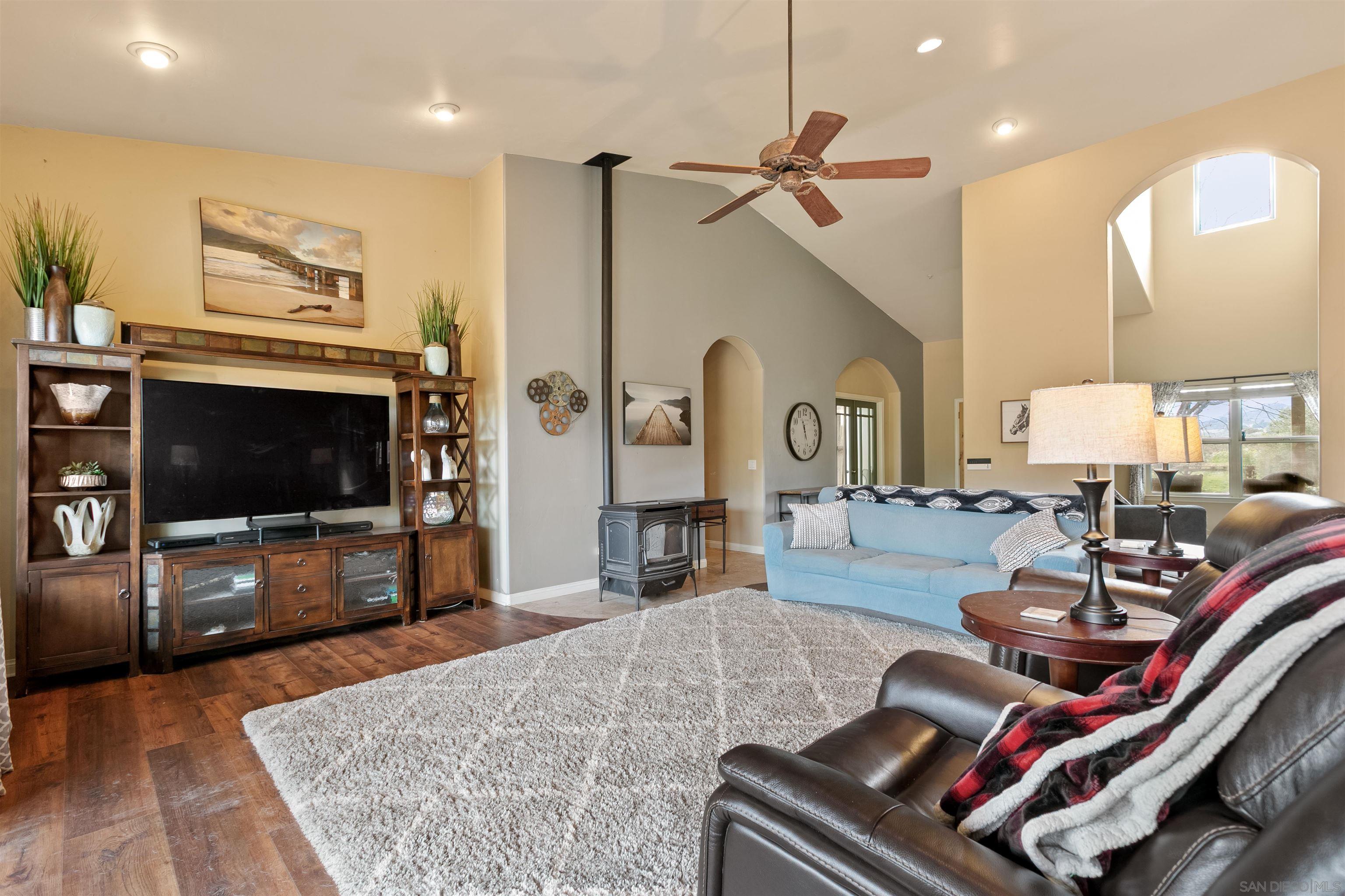 Detail Gallery Image 8 of 44 For 15336  Mesa Estates Ct, Ramona,  CA 92065 - 4 Beds | 4 Baths