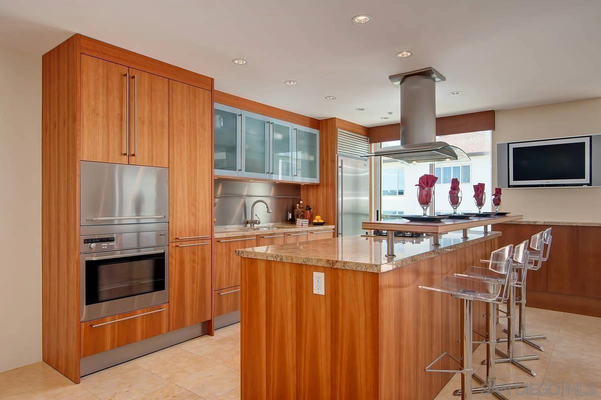 Detail Gallery Image 11 of 38 For 202  Coast Blvd.  #10, La Jolla,  CA 92037 - 2 Beds | 2 Baths