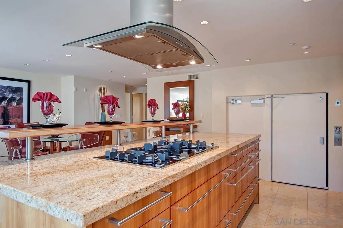 Detail Gallery Image 12 of 38 For 202  Coast Blvd.  #10, La Jolla,  CA 92037 - 2 Beds | 2 Baths