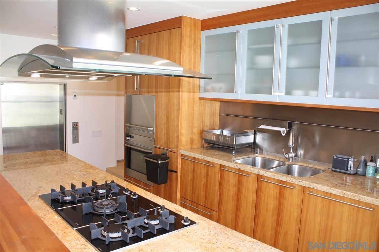 Detail Gallery Image 13 of 38 For 202  Coast Blvd.  #10, La Jolla,  CA 92037 - 2 Beds | 2 Baths