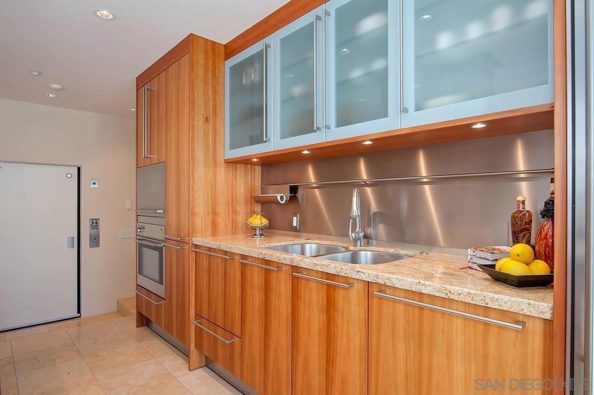 Detail Gallery Image 14 of 38 For 202  Coast Blvd.  #10, La Jolla,  CA 92037 - 2 Beds | 2 Baths