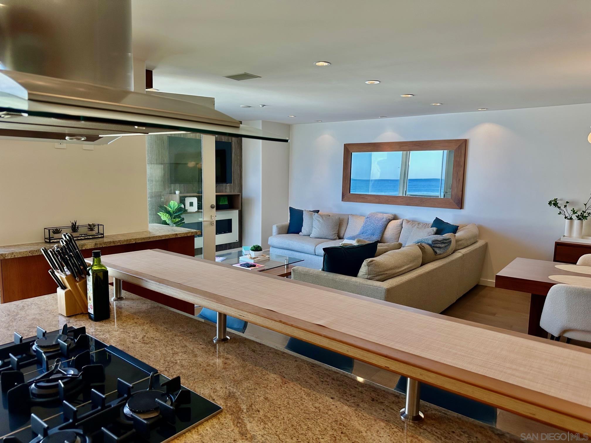 Detail Gallery Image 16 of 38 For 202  Coast Blvd.  #10, La Jolla,  CA 92037 - 2 Beds | 2 Baths