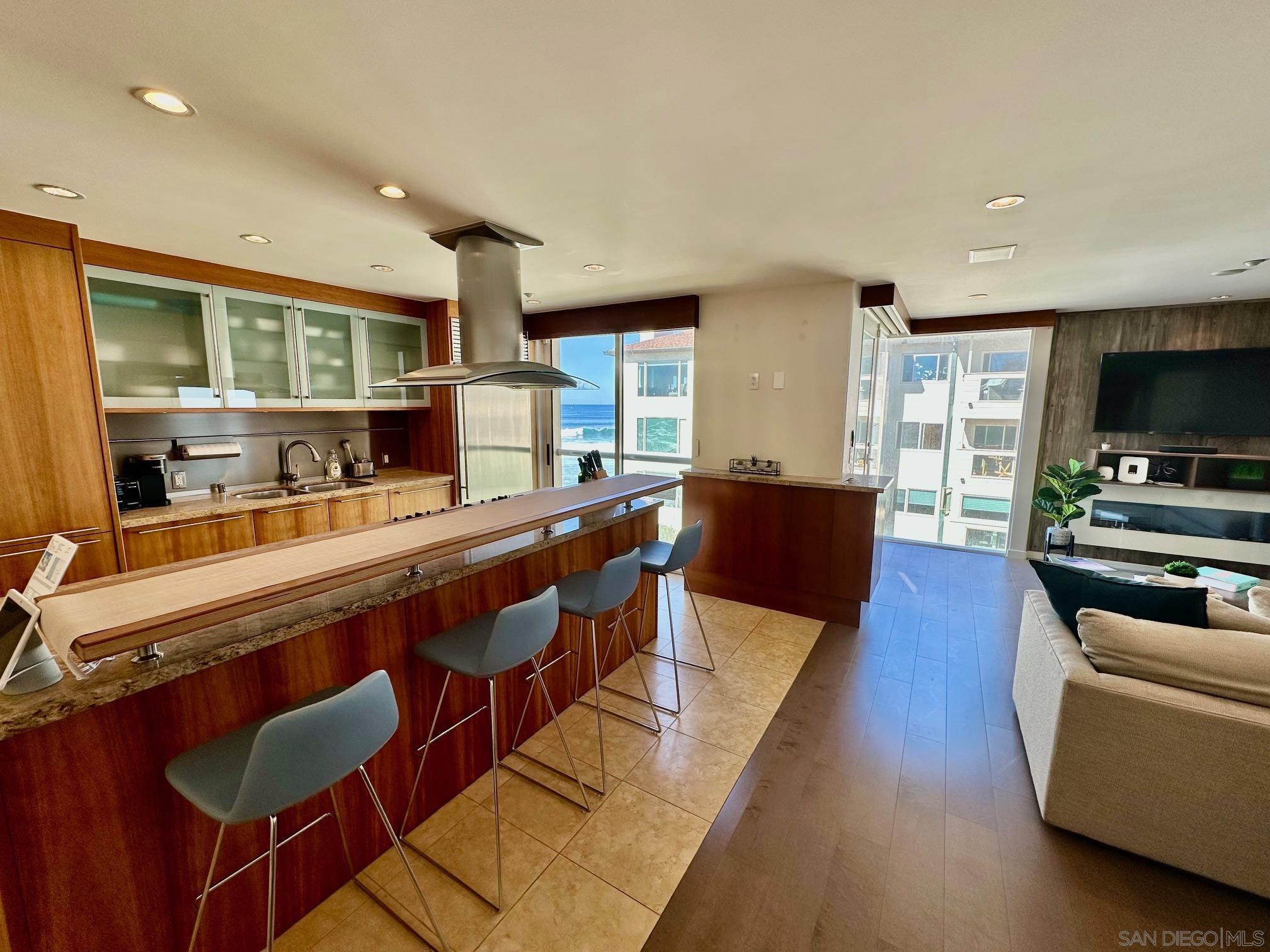 Detail Gallery Image 17 of 38 For 202  Coast Blvd.  #10, La Jolla,  CA 92037 - 2 Beds | 2 Baths