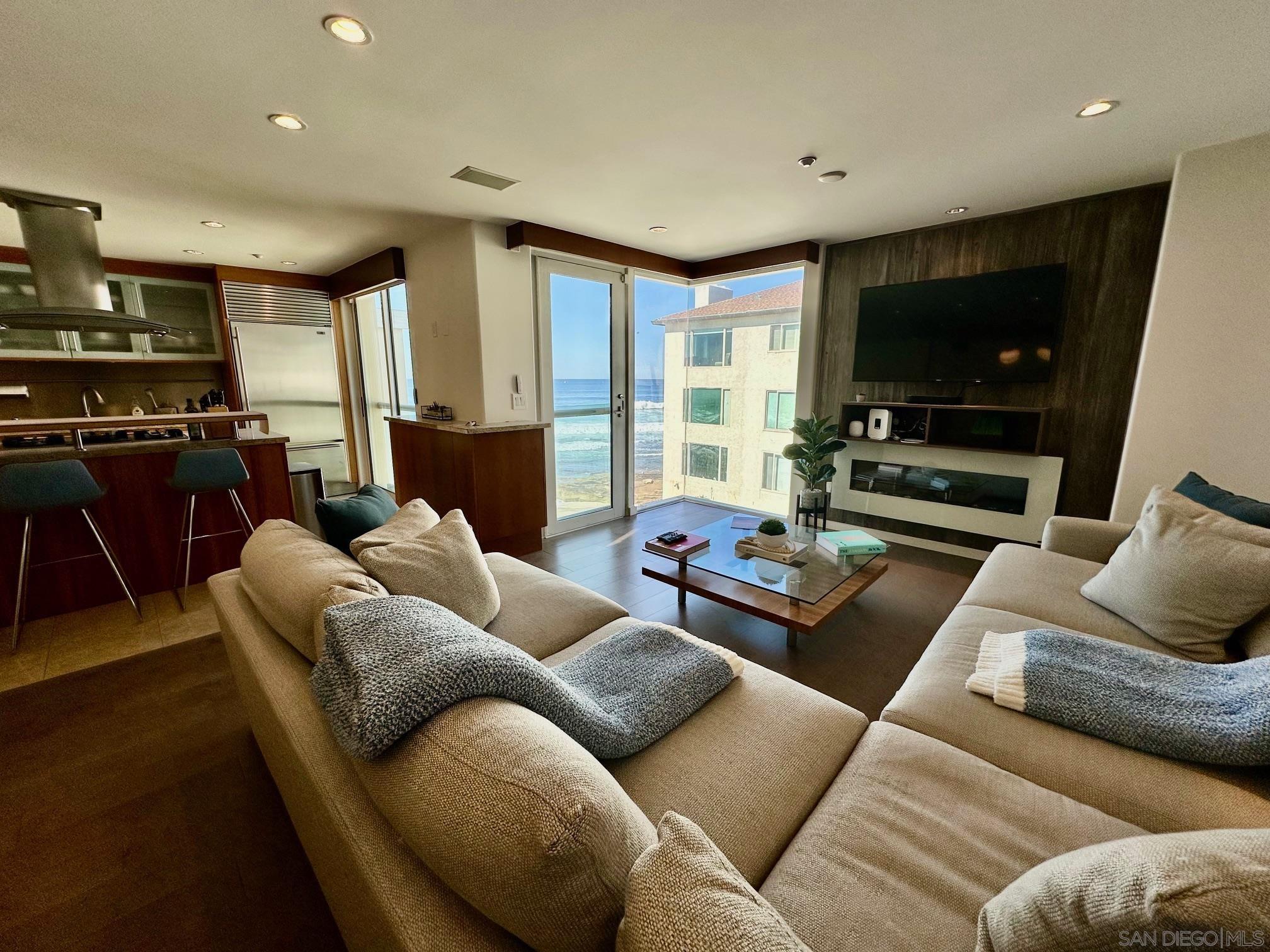 Detail Gallery Image 19 of 38 For 202  Coast Blvd.  #10, La Jolla,  CA 92037 - 2 Beds | 2 Baths