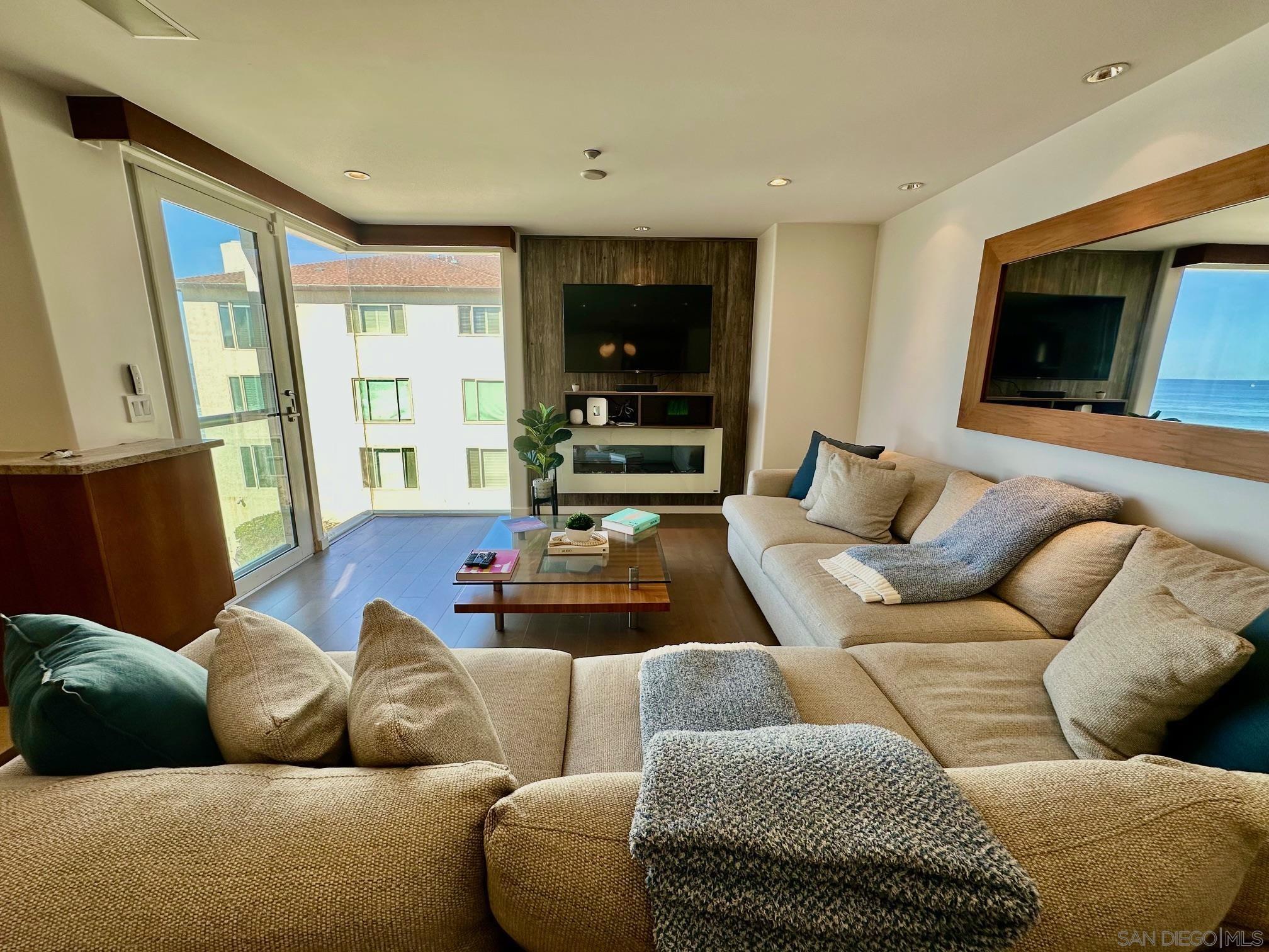 Detail Gallery Image 21 of 38 For 202  Coast Blvd.  #10, La Jolla,  CA 92037 - 2 Beds | 2 Baths