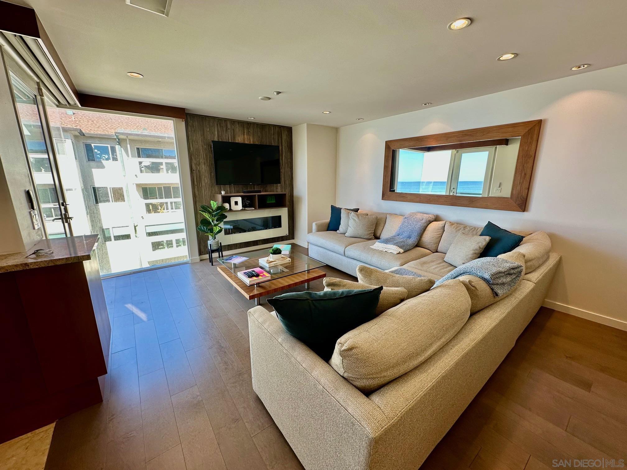 Detail Gallery Image 22 of 38 For 202  Coast Blvd.  #10, La Jolla,  CA 92037 - 2 Beds | 2 Baths