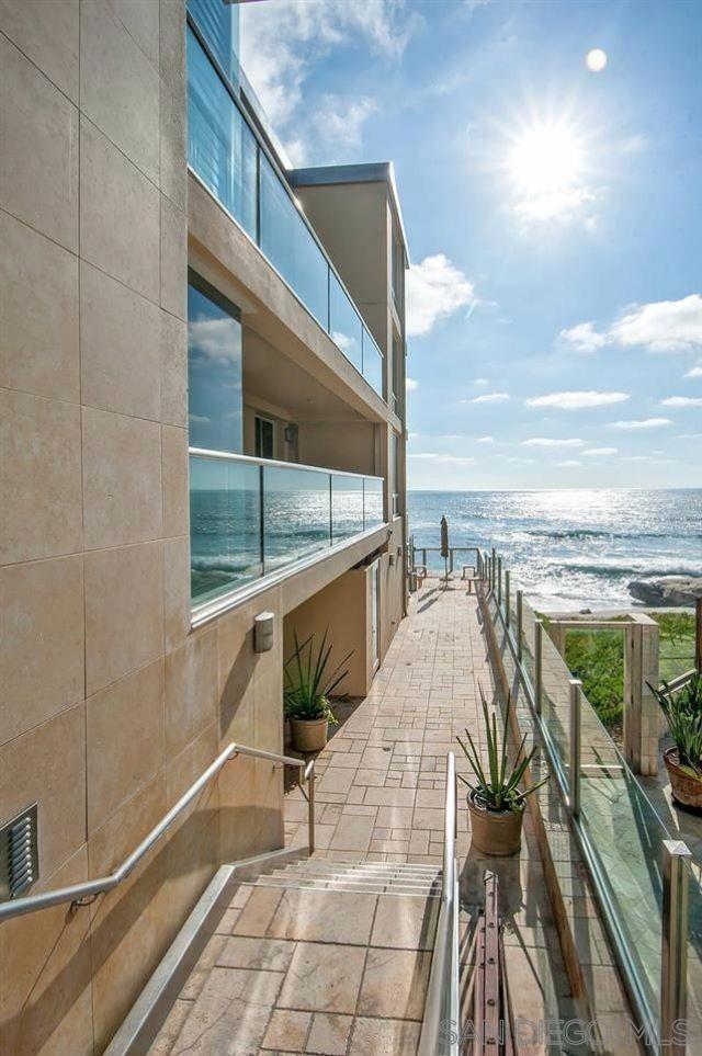 Detail Gallery Image 4 of 38 For 202  Coast Blvd.  #10, La Jolla,  CA 92037 - 2 Beds | 2 Baths