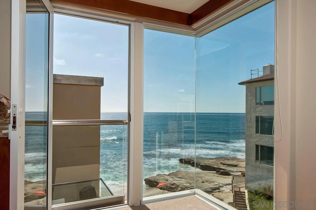 Detail Gallery Image 8 of 38 For 202  Coast Blvd.  #10, La Jolla,  CA 92037 - 2 Beds | 2 Baths