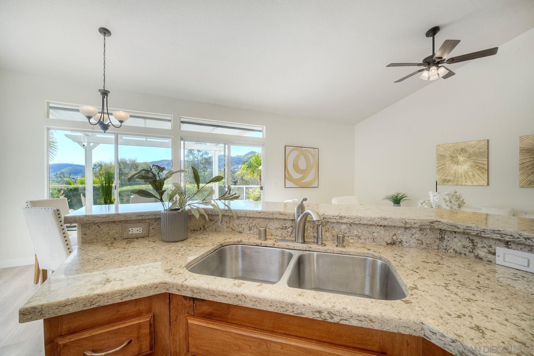 Detail Gallery Image 11 of 48 For 2785  Canyon Oak Pl, Escondido,  CA 92029 - 4 Beds | 2 Baths