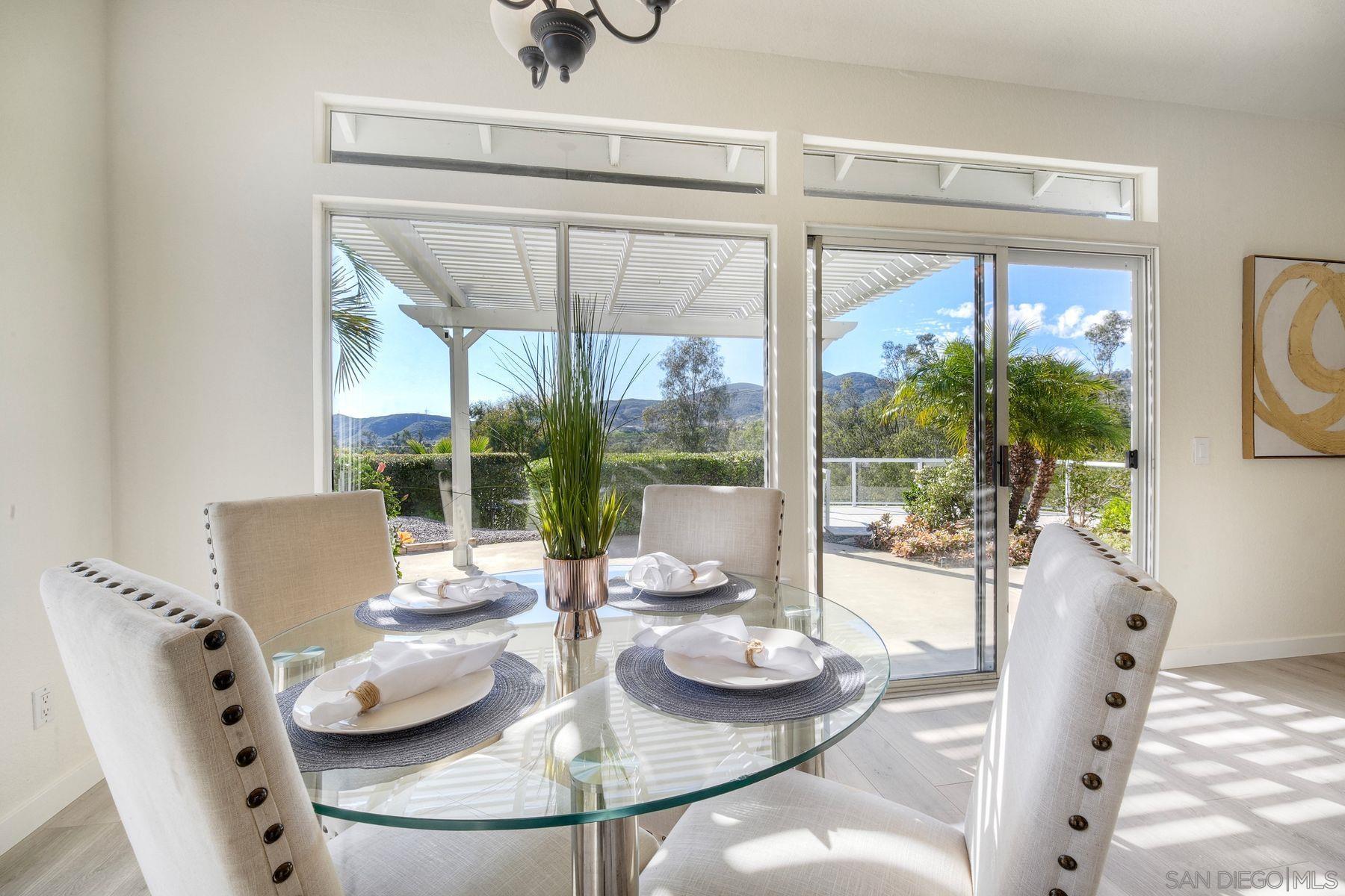 Detail Gallery Image 14 of 48 For 2785  Canyon Oak Pl, Escondido,  CA 92029 - 4 Beds | 2 Baths