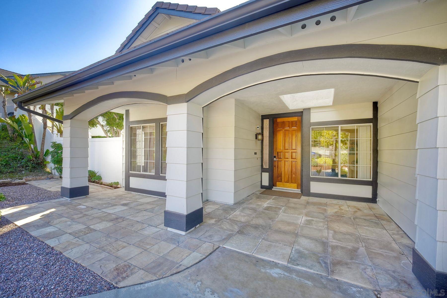 Detail Gallery Image 3 of 48 For 2785  Canyon Oak Pl, Escondido,  CA 92029 - 4 Beds | 2 Baths