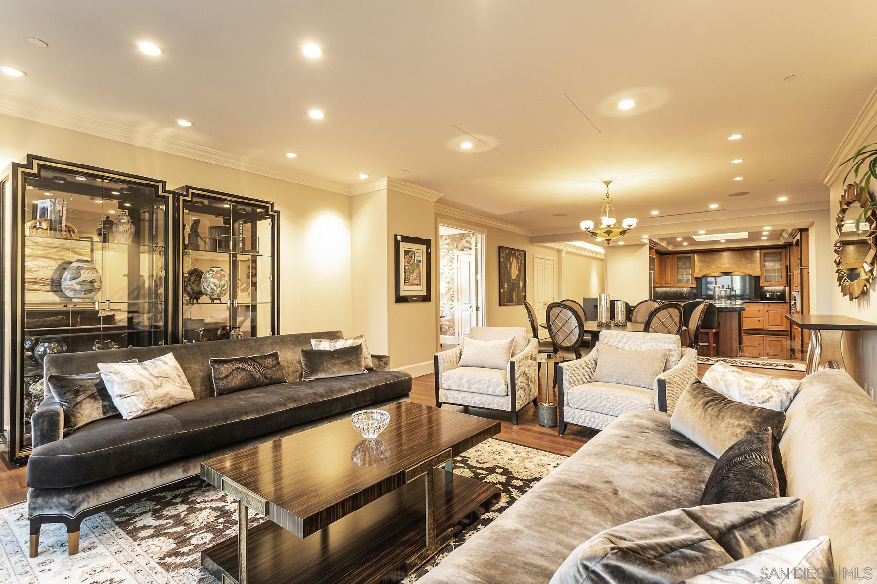 Detail Gallery Image 2 of 64 For 700  Front St  #801/807,  San Diego,  CA 92101 - 4 Beds | 2/1 Baths