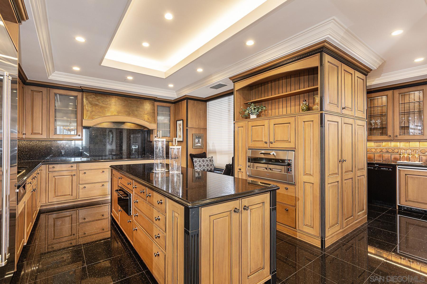 Detail Gallery Image 13 of 64 For 700  Front St  #801/807,  San Diego,  CA 92101 - 4 Beds | 2/1 Baths