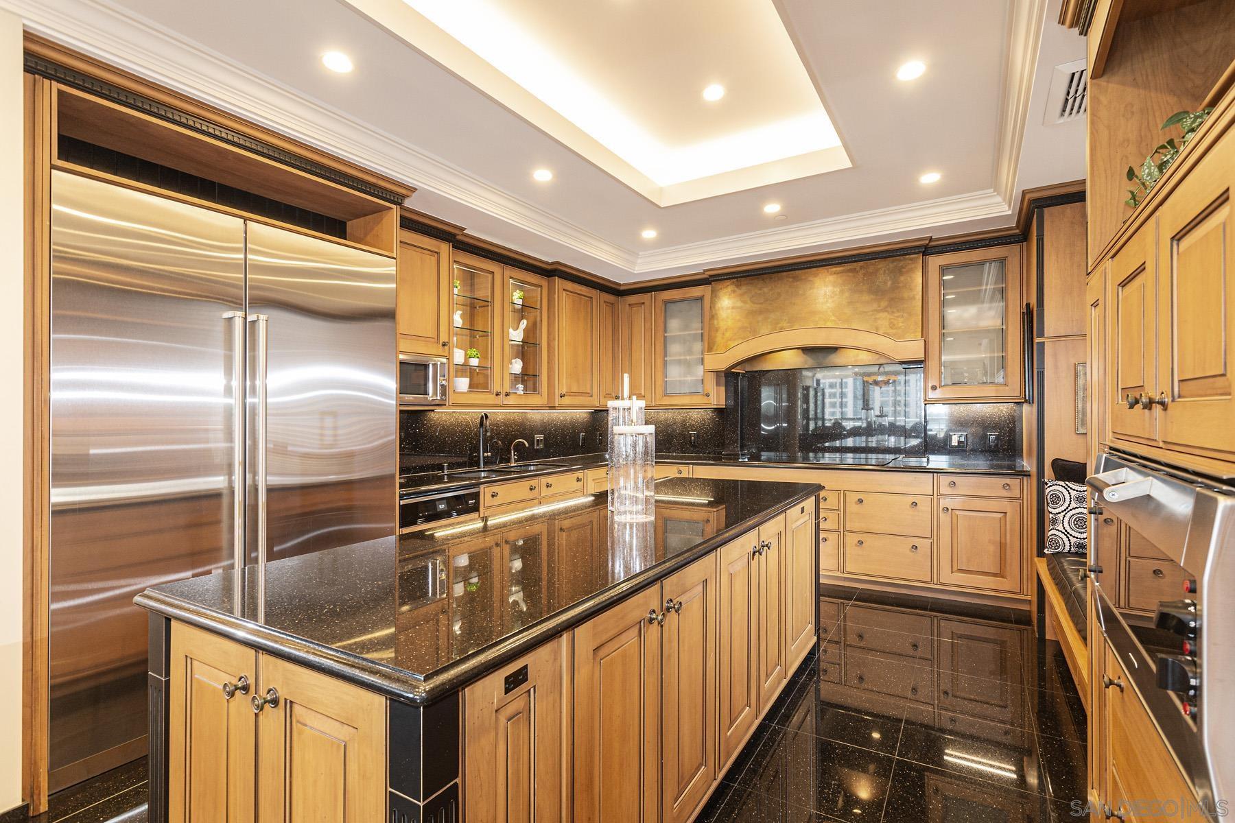 Detail Gallery Image 14 of 64 For 700  Front St  #801/807,  San Diego,  CA 92101 - 4 Beds | 2/1 Baths