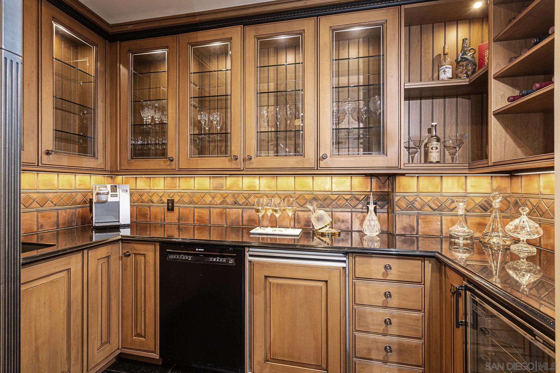 Detail Gallery Image 17 of 64 For 700  Front St  #801/807,  San Diego,  CA 92101 - 4 Beds | 2/1 Baths