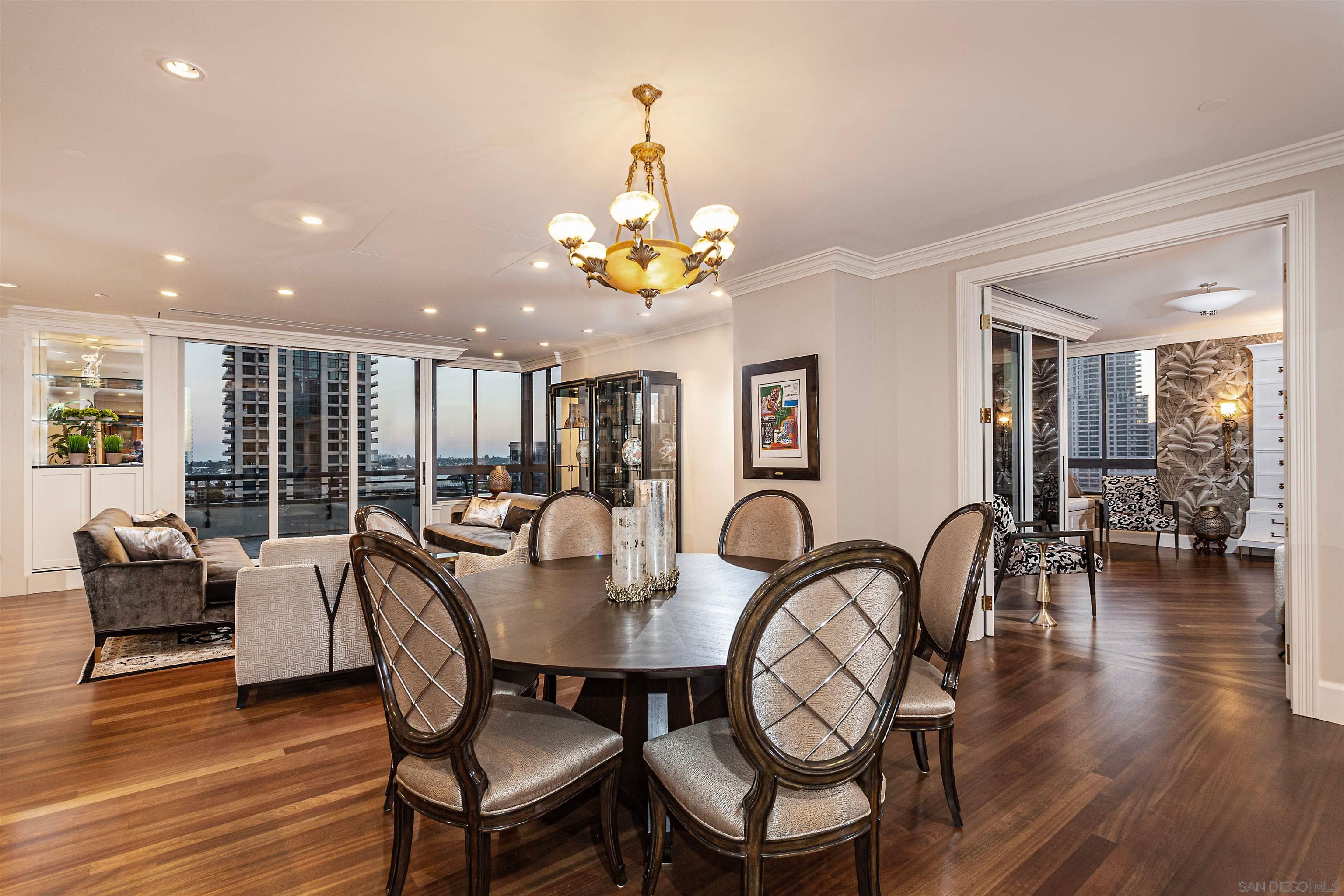 Detail Gallery Image 3 of 64 For 700  Front St  #801/807,  San Diego,  CA 92101 - 4 Beds | 2/1 Baths