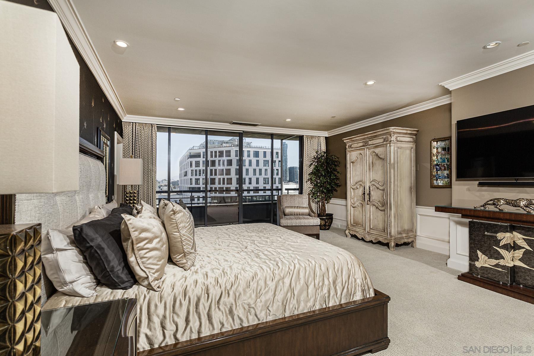 Detail Gallery Image 26 of 64 For 700  Front St  #801/807,  San Diego,  CA 92101 - 4 Beds | 2/1 Baths