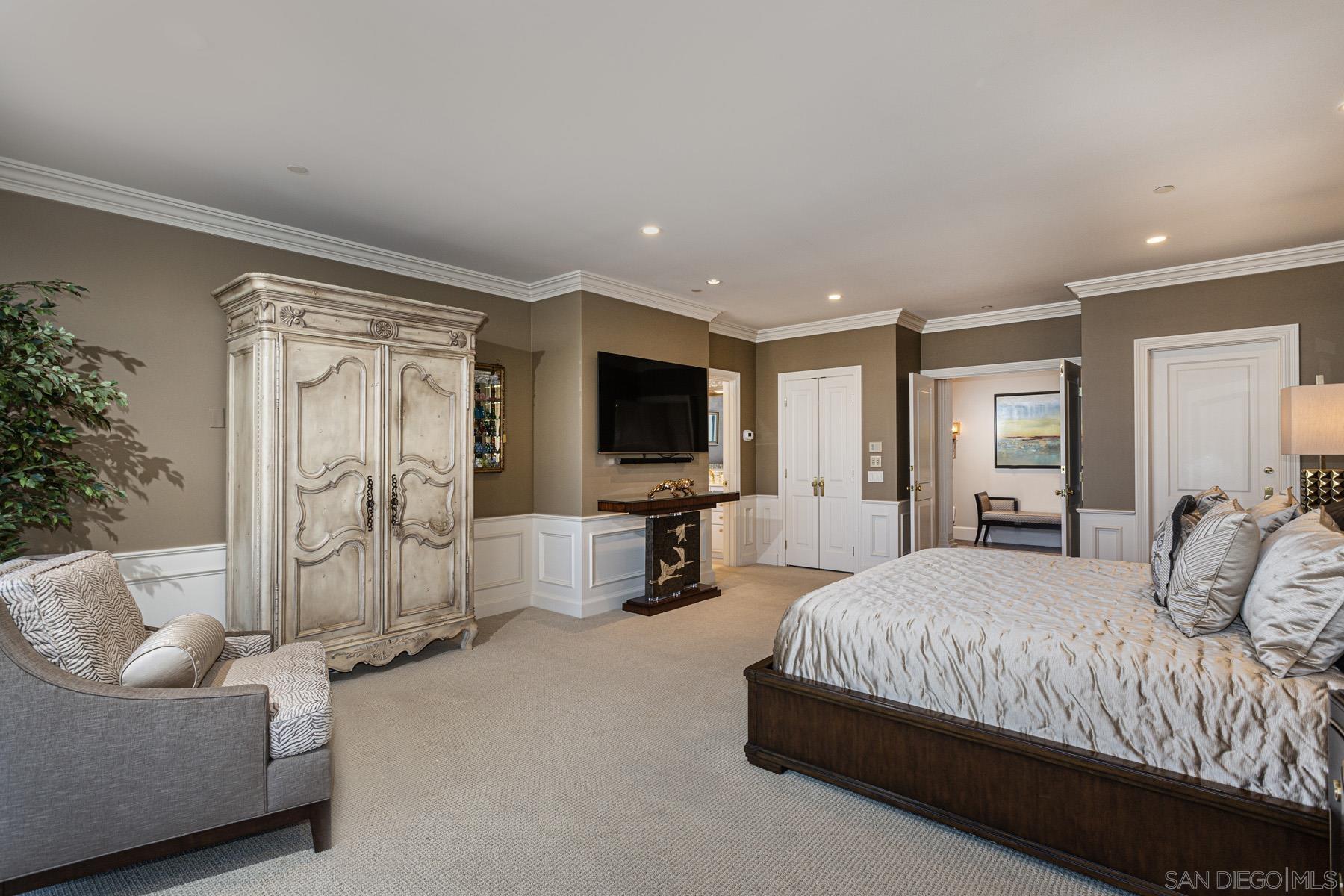 Detail Gallery Image 27 of 64 For 700  Front St  #801/807,  San Diego,  CA 92101 - 4 Beds | 2/1 Baths