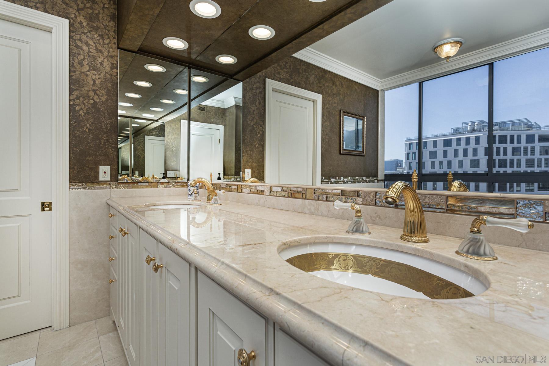 Detail Gallery Image 28 of 64 For 700  Front St  #801/807,  San Diego,  CA 92101 - 4 Beds | 2/1 Baths