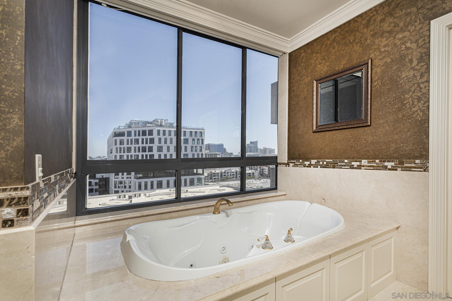 Detail Gallery Image 29 of 64 For 700  Front St  #801/807,  San Diego,  CA 92101 - 4 Beds | 2/1 Baths