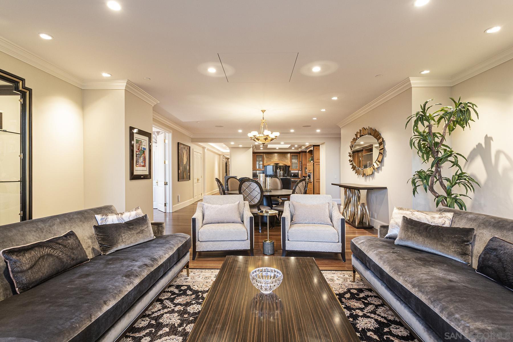 Detail Gallery Image 4 of 64 For 700  Front St  #801/807,  San Diego,  CA 92101 - 4 Beds | 2/1 Baths