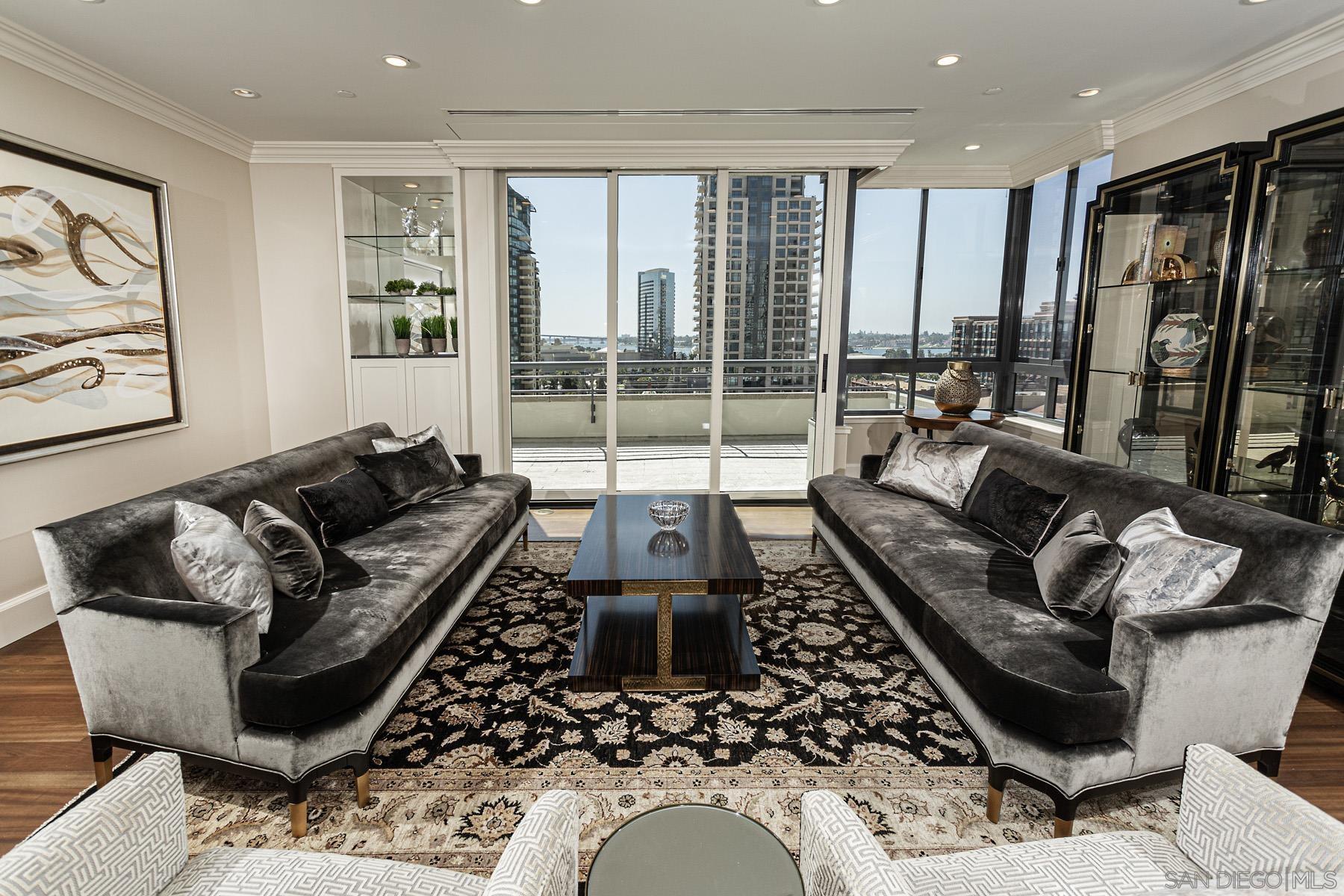 Detail Gallery Image 5 of 64 For 700  Front St  #801/807,  San Diego,  CA 92101 - 4 Beds | 2/1 Baths